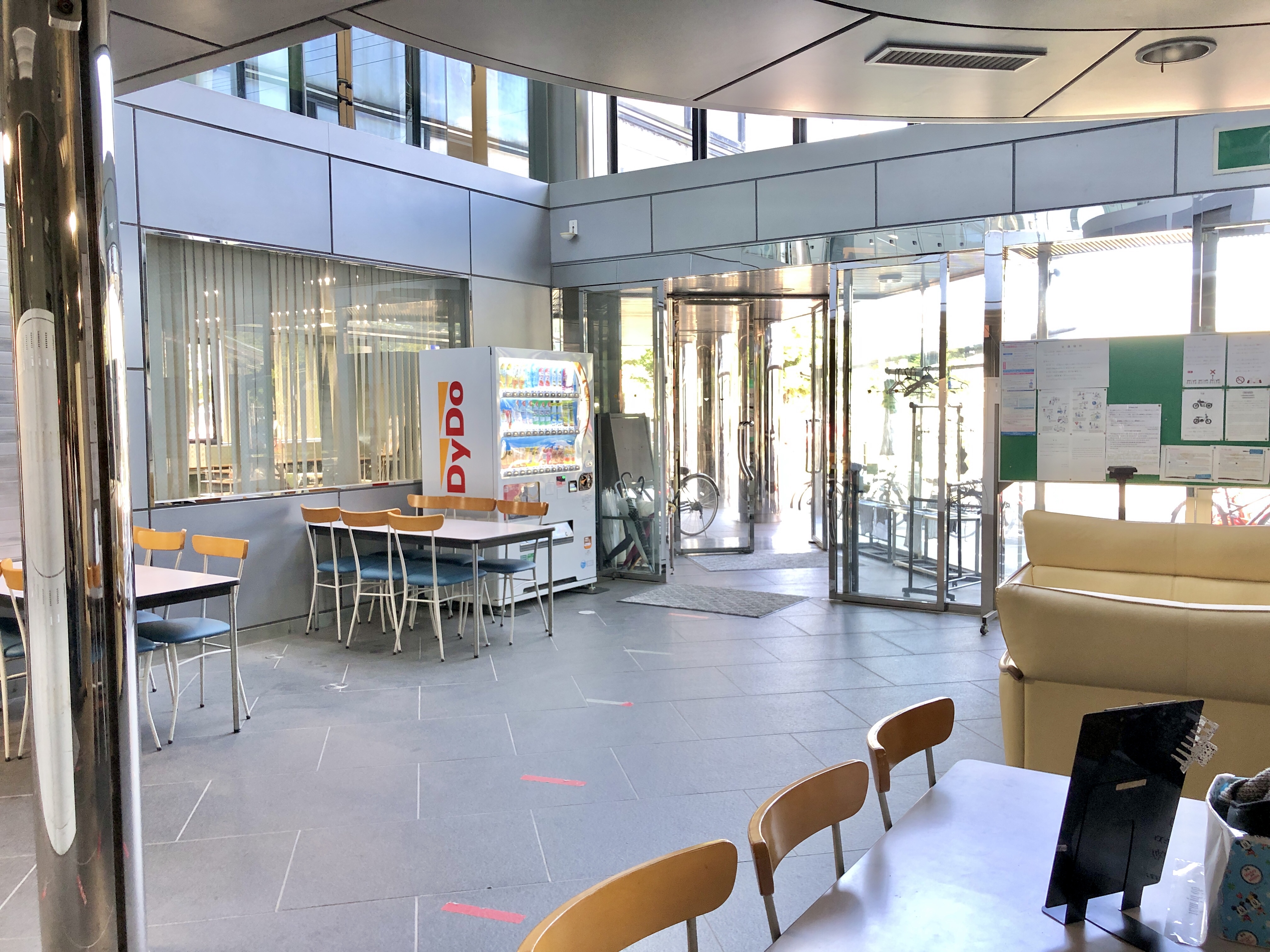 ToBuCo専門学校。ロビー。