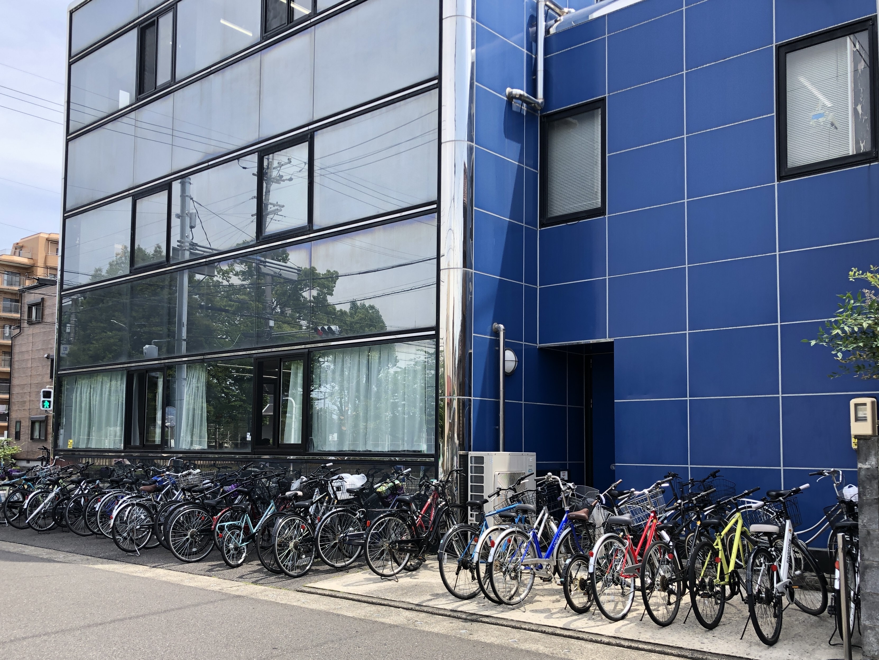 ToBuCo専門学校。駐輪場。